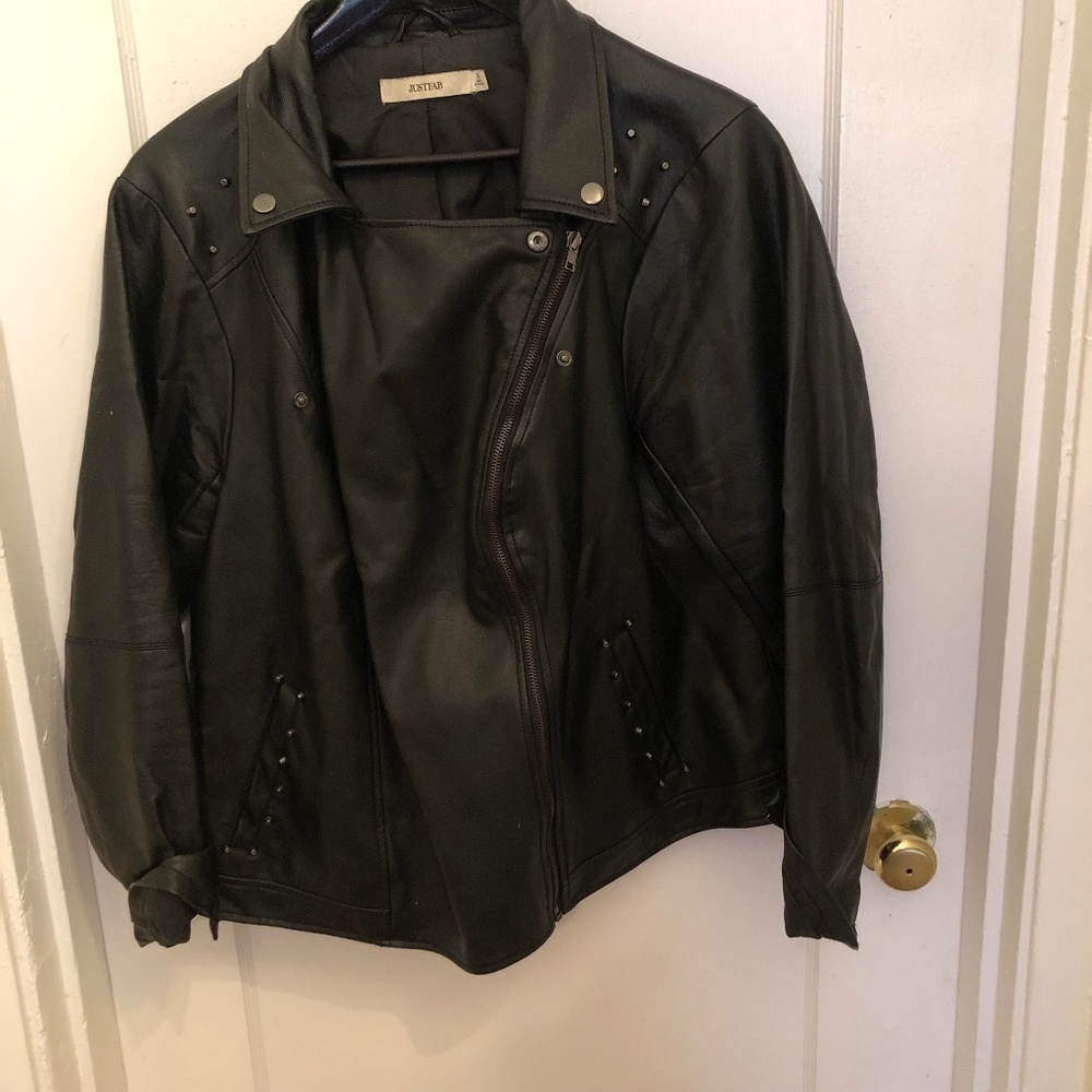 Just Fab size 1x polyester leather like bomber jacket, fun to wear, dress it up